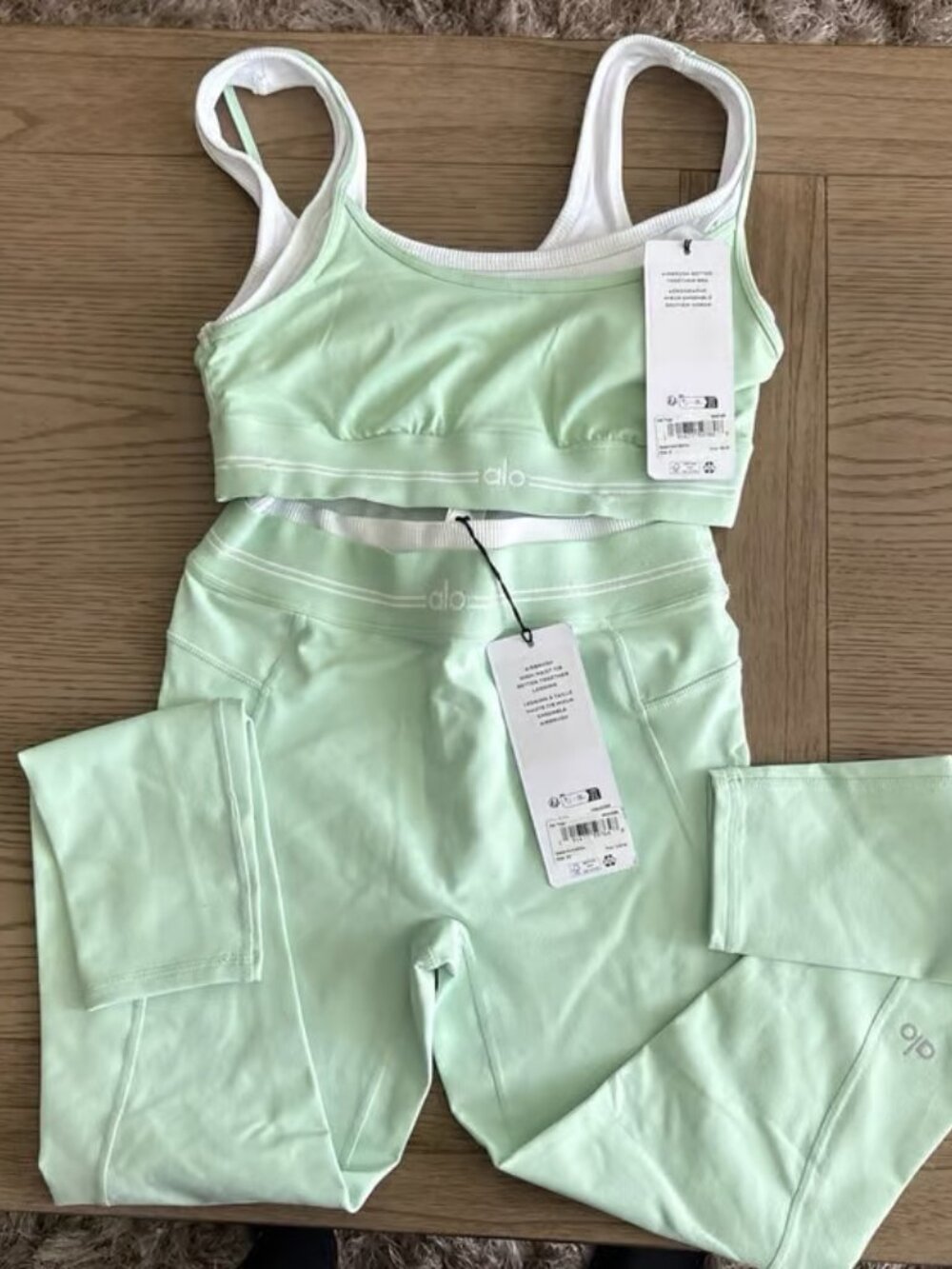 Alo Yoga Airbrush Better Together Bra And High-Waist 7/8 Legging Set Green/White - Picture 2 of 7